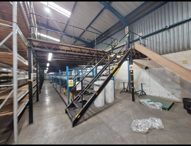 2,100M² WAREHOUSE TO LET IN JET PARK